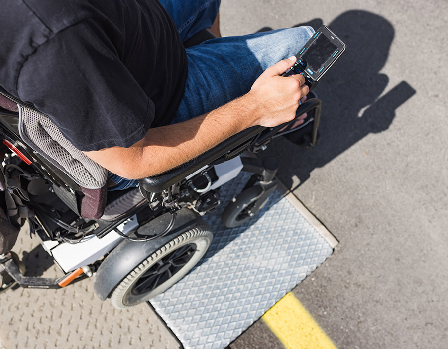 Movilidad-reducida-Silla-de-ruedas-eléctrica,-Escúter-eléctrico,-Salvaescaleras-eléctrico